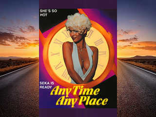 Көпшілік арасында әдемі балапан